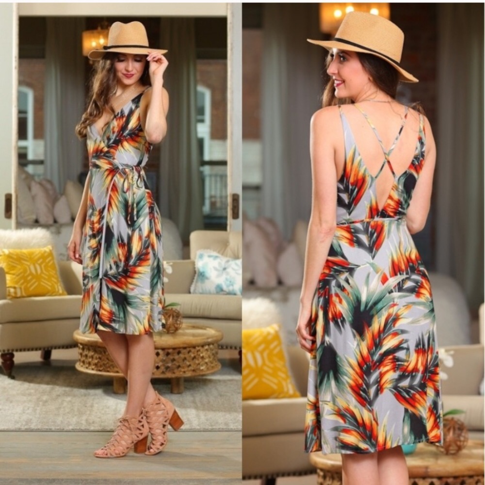 🆕🔥🌺Tropical Print Cross Back Wrap Dress - Picture 2 of 2